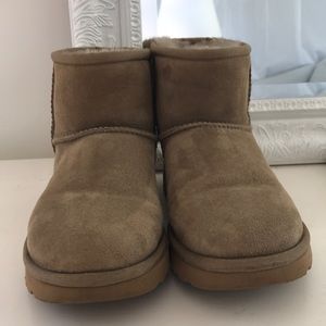 UGG BOOTS SZ-5 Beautiful Taupe shade